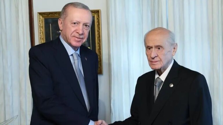erdogan-ve-akpden-sikayetci-cok-konusulacak-devlet-bahceli-iddiasi-ziyaretine-gelenlere-yakiniyor-Bhyj4a2H.jpg