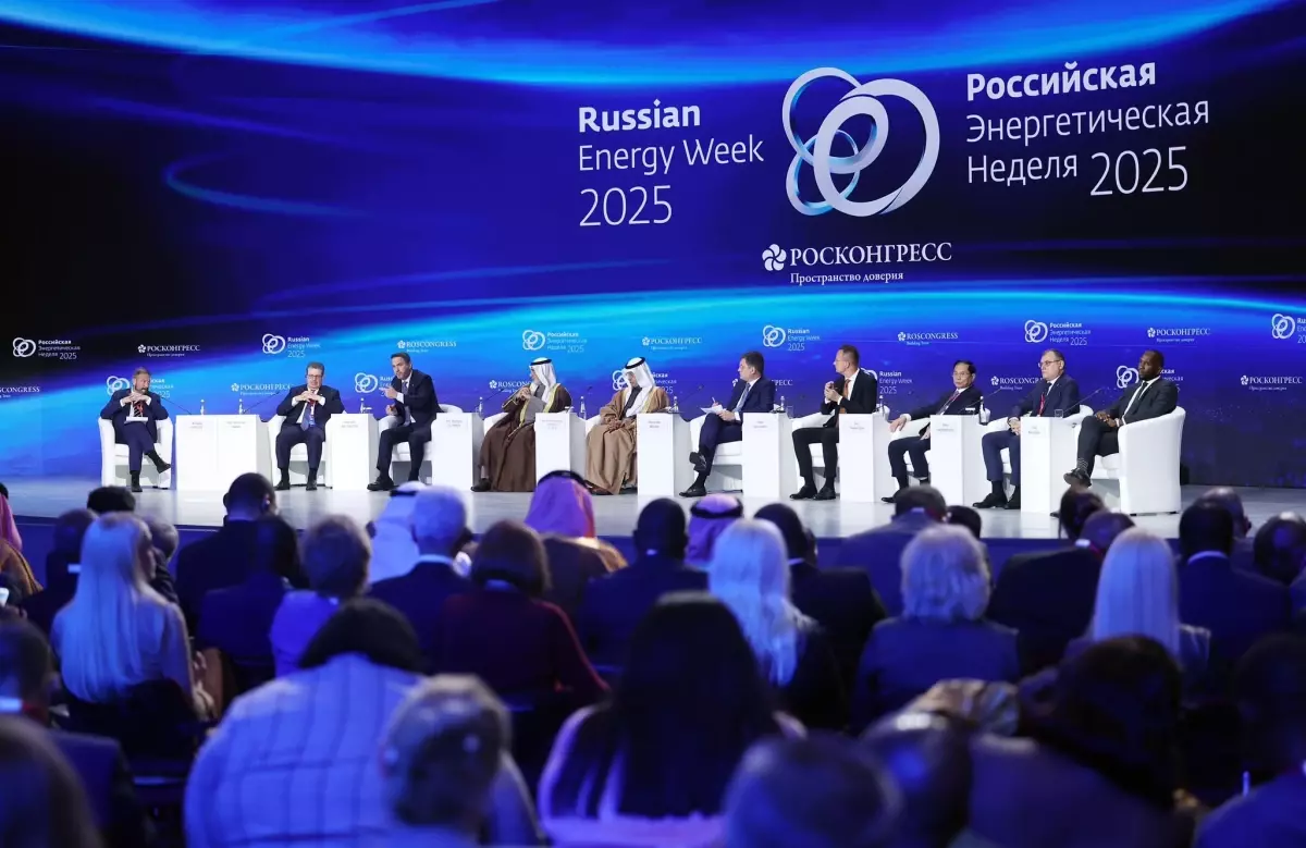bakan bayraktar moskovada enerji haftasina katildi zkYTgCCJ.jpg