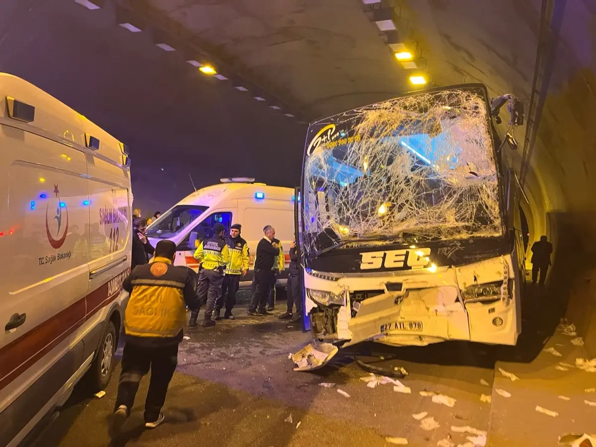 Osmaniye’de Otobüs ile TIR Çarpıştı: 5 Yaralı