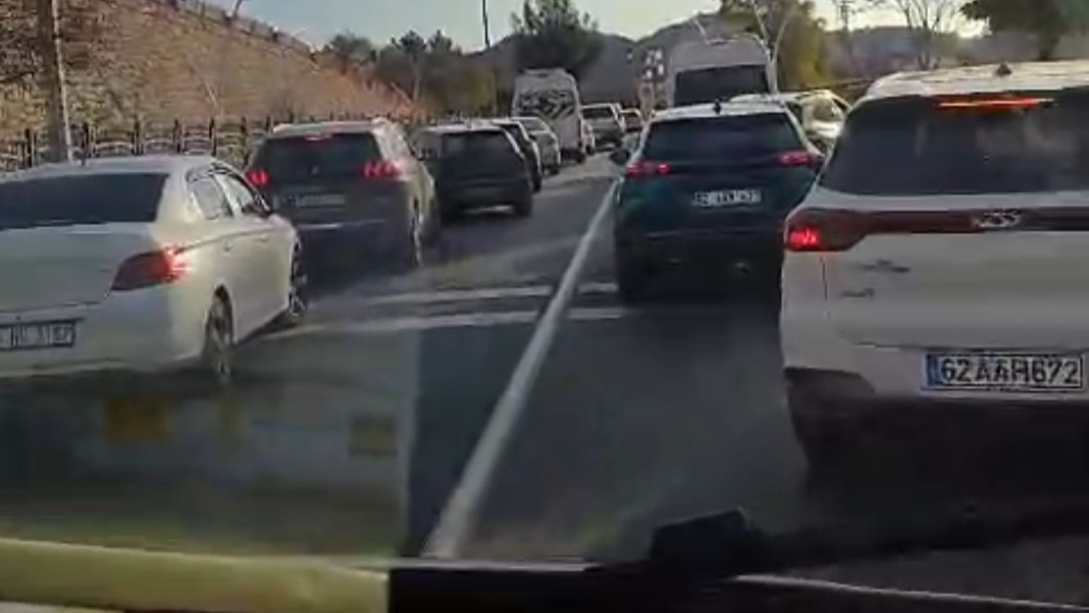 tuncelide fermuar sistemiyle ambulansa yol verildi 9w1hr7M4.jpg