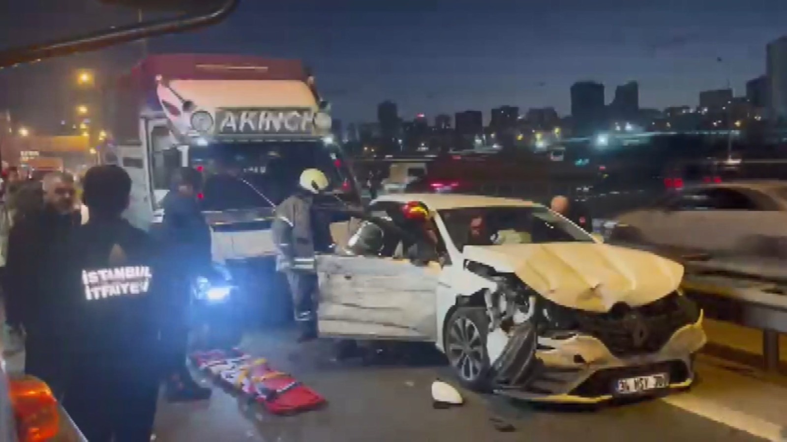 TEM’de zincirleme kaza. Üç şerit trafiğe kapatıldı