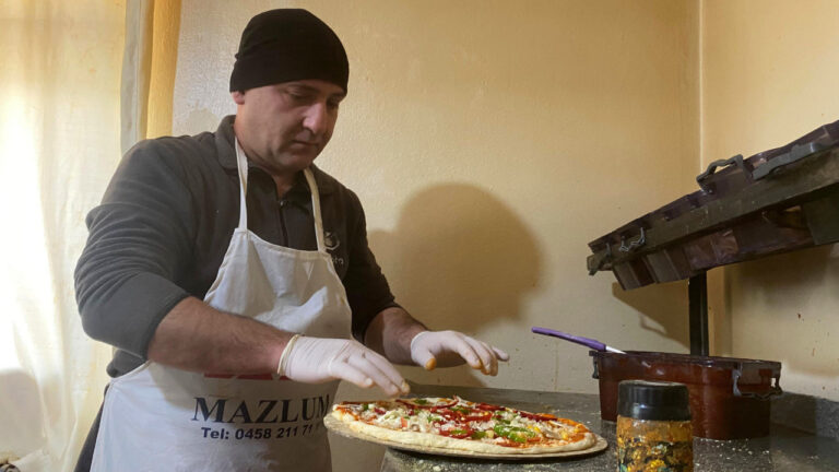 klavyeyi-birakti-merdaneyi-aldi-yazilimci-pizzaciya-donustu-XKNVHWxT
