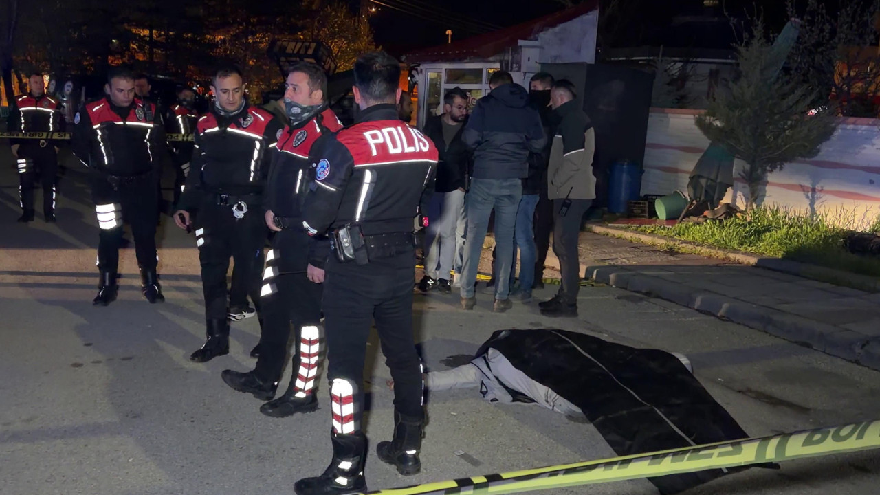 Erzurum’da Cami Önünde Şok Edici Cinayet: Başından Vurulmuş Bir Adam Bulundu