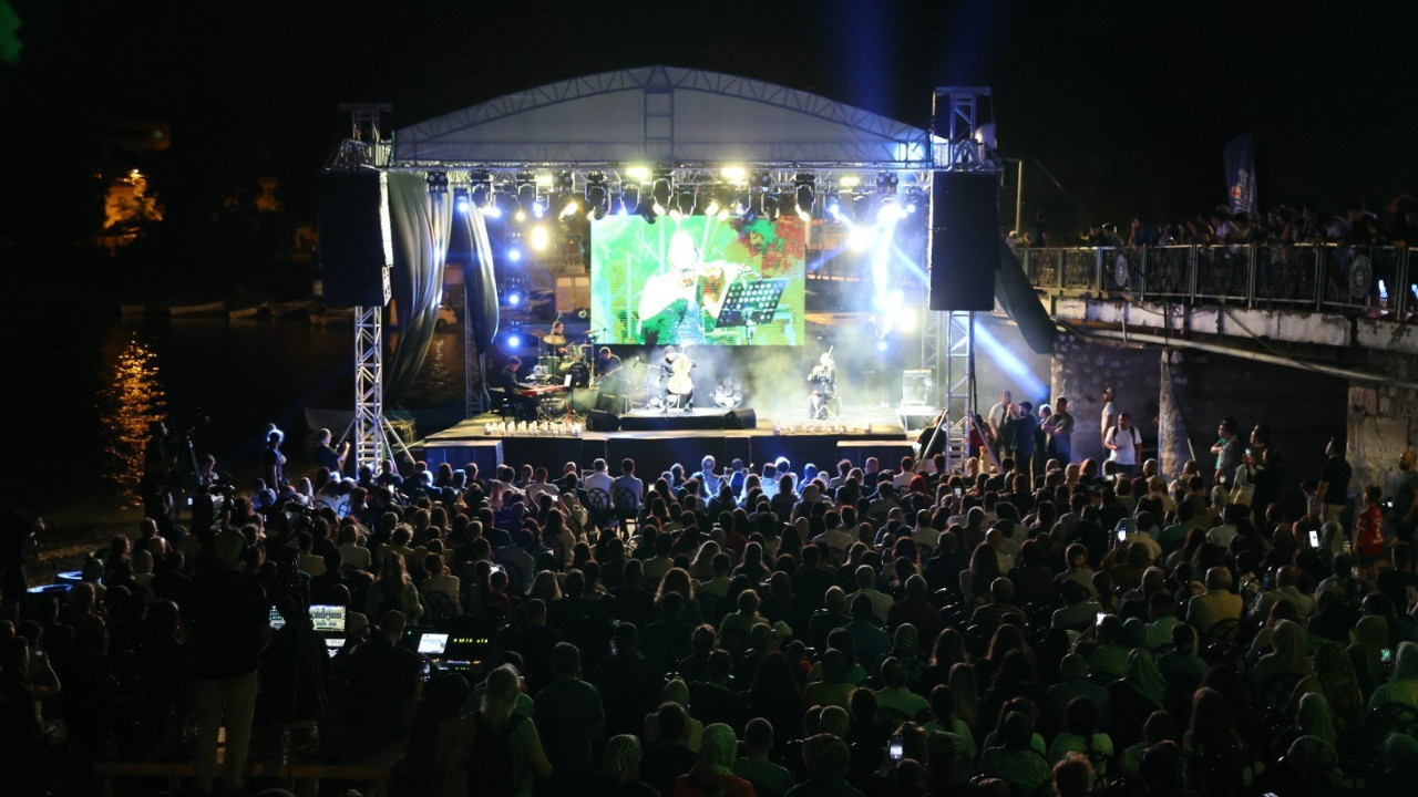 Bursa Festivali’nde Bagjan Oktyabr rüzgarı