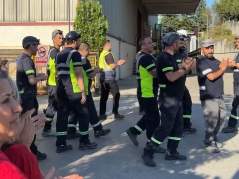 Uretimi durduran isciler kazandi vesuvius yonetimi masaya oturmayi kabul etti rJzaixmb