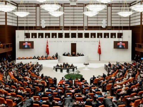 Yeni partinin ilk onergesi akp ve mhp oylariyla reddedildi M7z9gF2z