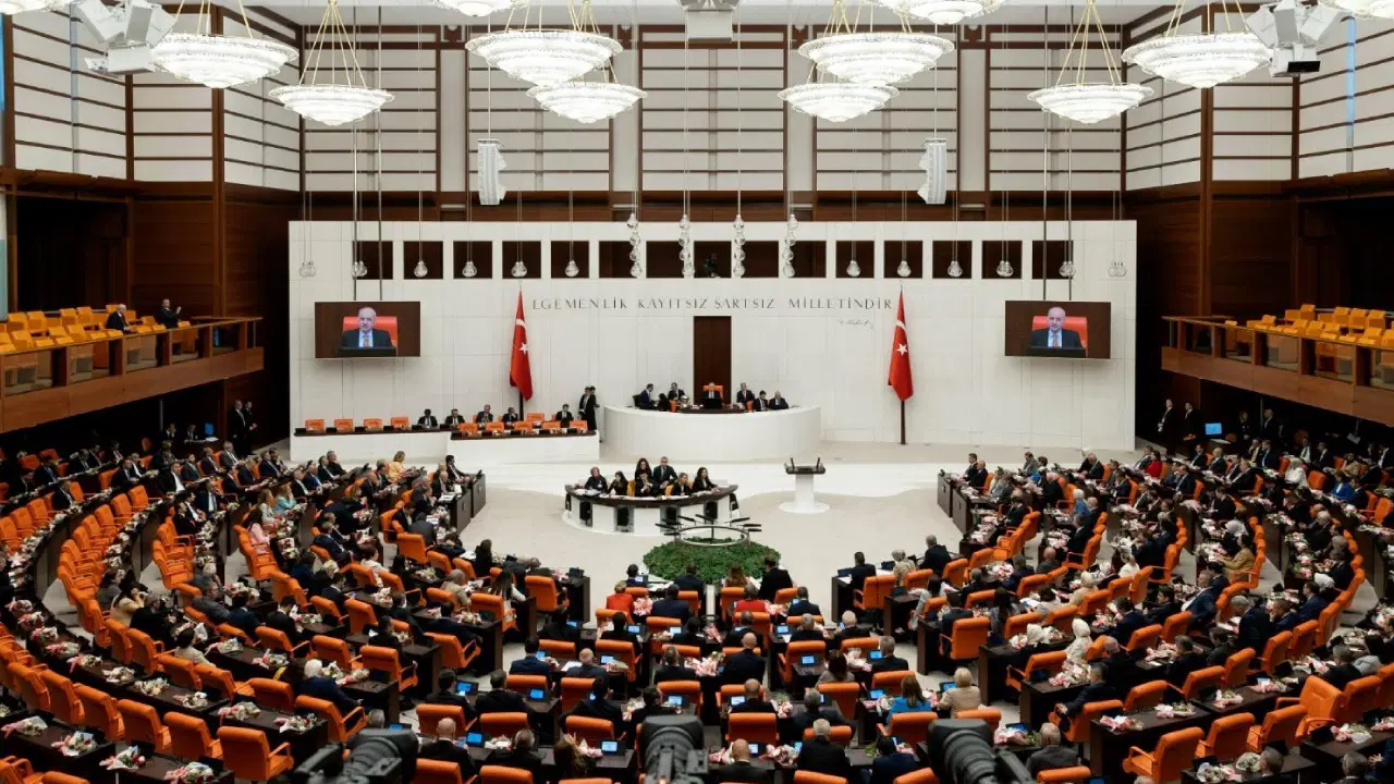 Yeni partinin ilk onergesi akp ve mhp oylariyla reddedildi M7z9gF2z